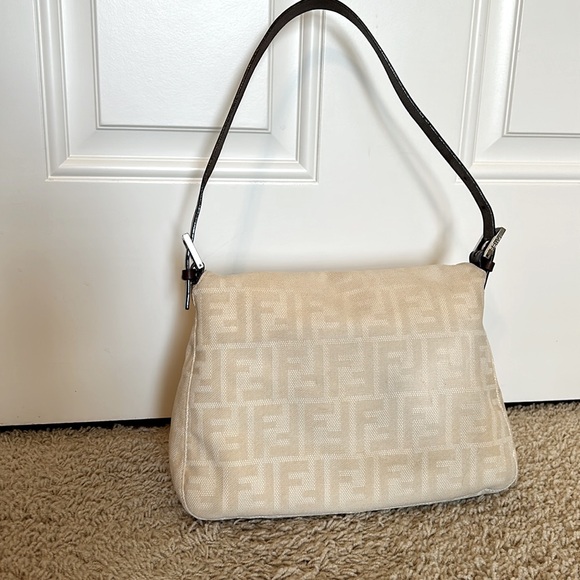 Fendi Zucca Mamma Forever Baguette Beige Shoulder Bag with Dustbag - Picture 2 of 16